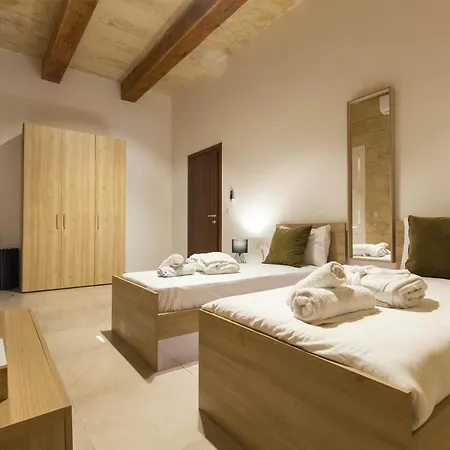 Farmhouse With Pool And Cave Rabat