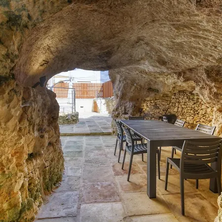Farmhouse With Pool And Cave *