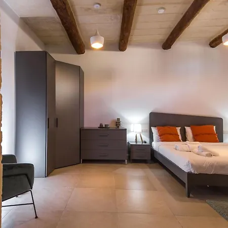 Farmhouse With Pool And Cave