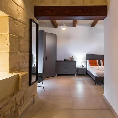 Vila Farmhouse With Pool And Cave