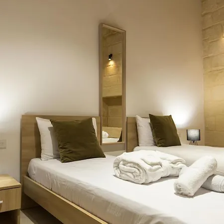 Farmhouse With Pool And Cave Villa