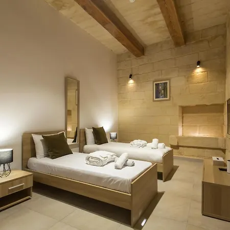 Farmhouse With Pool And Cave Villa *