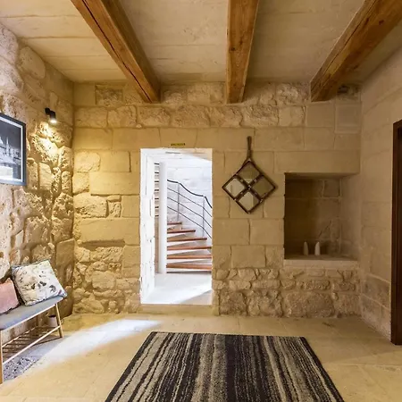 Villa Farmhouse With Pool And Cave