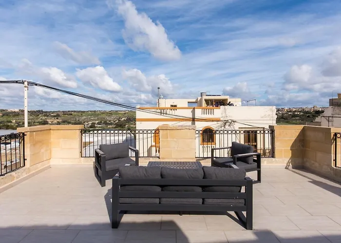Farmhouse With Pool And Cave