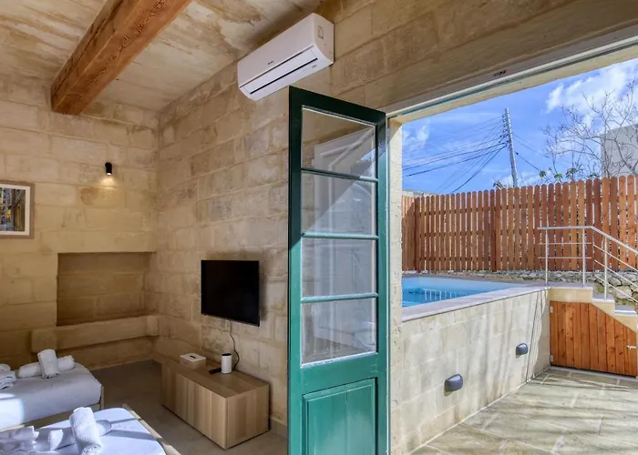 Farmhouse With Pool And Cave Rabat