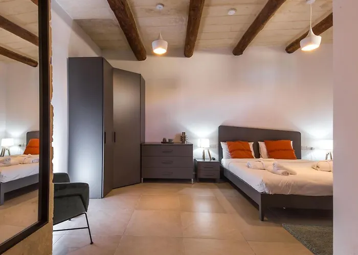 Farmhouse With Pool And Cave