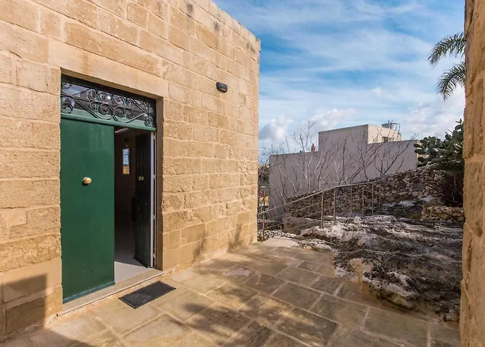Farmhouse With Pool And Cave