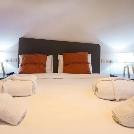 Farmhouse With Pool And Cave Villa *