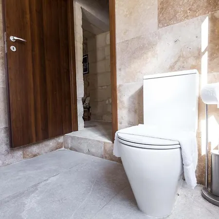 Farmhouse With Pool And Cave *