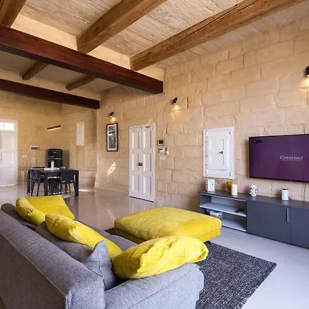 Farmhouse With Pool And Cave Villa *