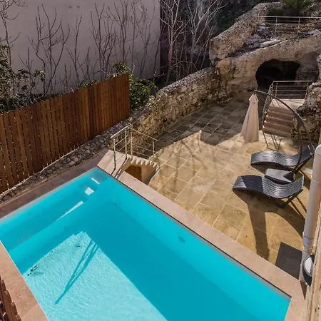 Farmhouse With Pool And Cave *