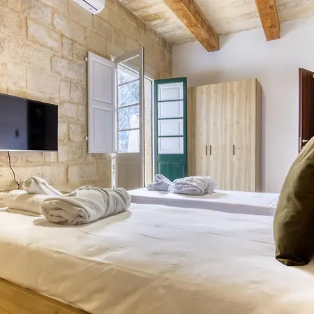 Farmhouse With Pool And Cave