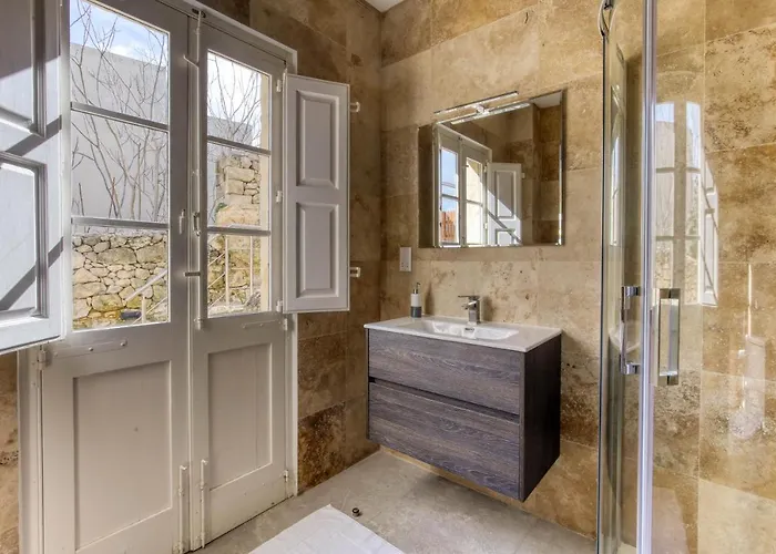 Farmhouse With Pool And Cave