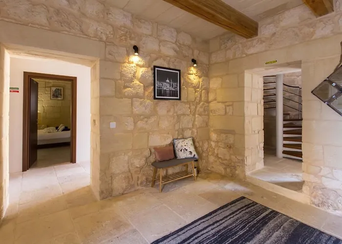 Farmhouse With Pool And Cave