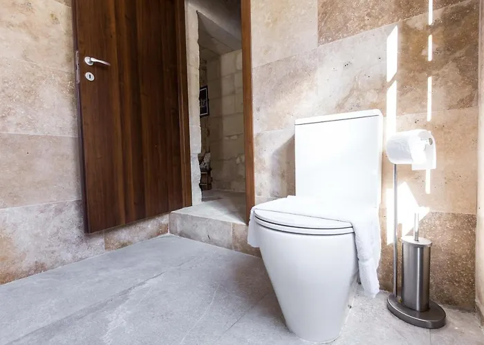 Farmhouse With Pool And Cave *