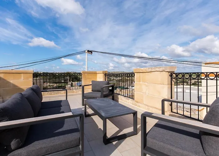 Farmhouse With Pool And Cave *