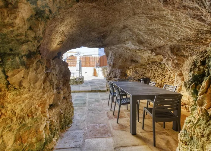 Farmhouse With Pool And Cave *