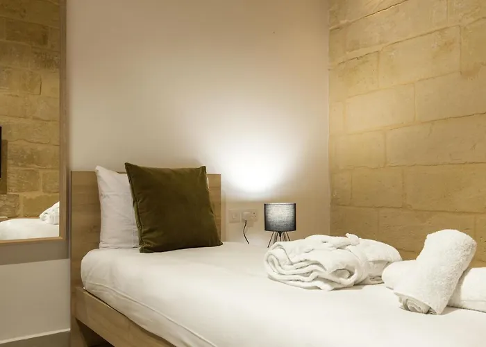 Farmhouse With Pool And Cave Villa *