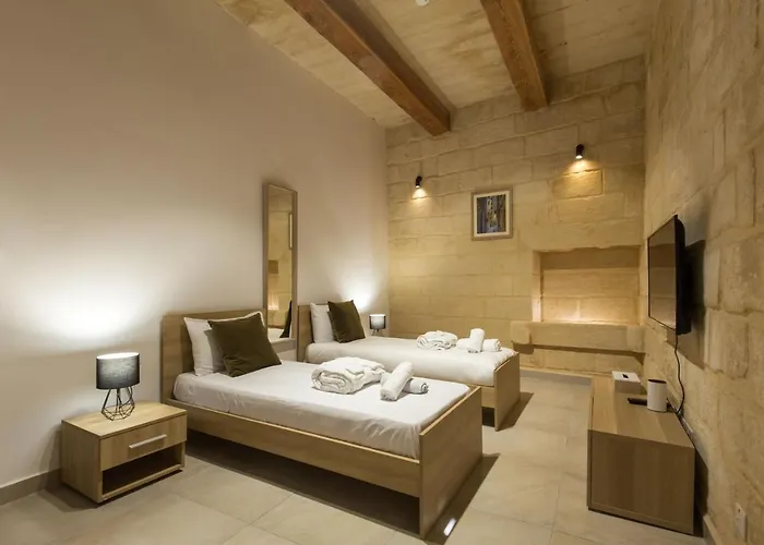 Farmhouse With Pool And Cave Villa *